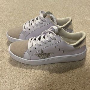 Pink Lily Star Sneakers White Sparkle NWOB